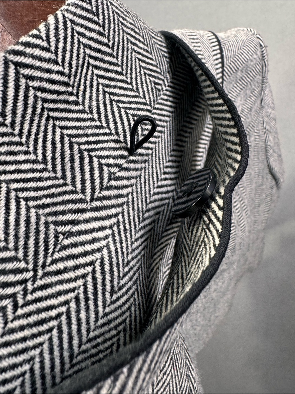 Banana Republic Neck Tie Herringbone Wool Blend Jacket, Gray, Size 2 - Picture 16 of 16